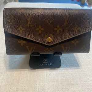 Sarah LV wallet in brown monogram 7.5 x 3.9 inches
(length x Height)